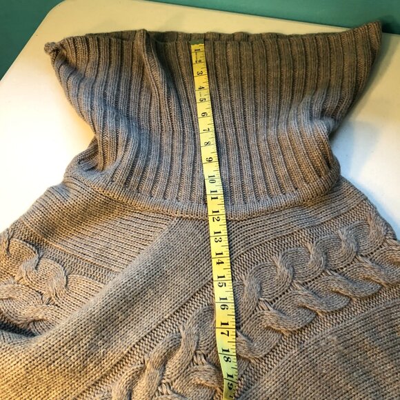 Intro Gray Sweater Pullover Poncho/Shawl, Size Medium - Picture 10 of 11